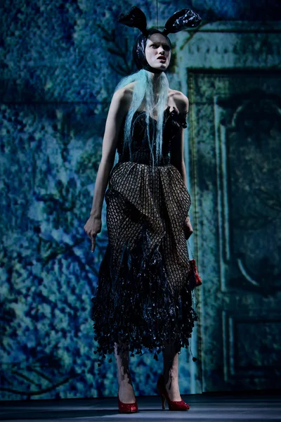 Look 17